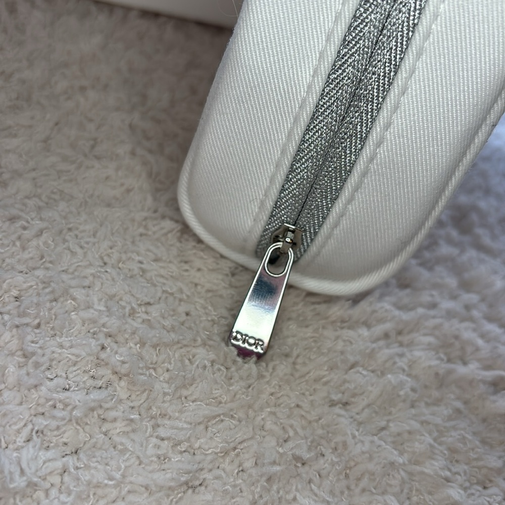 SALE🛍️ Dior Cosmetic Pouch - Picture 3 of 6